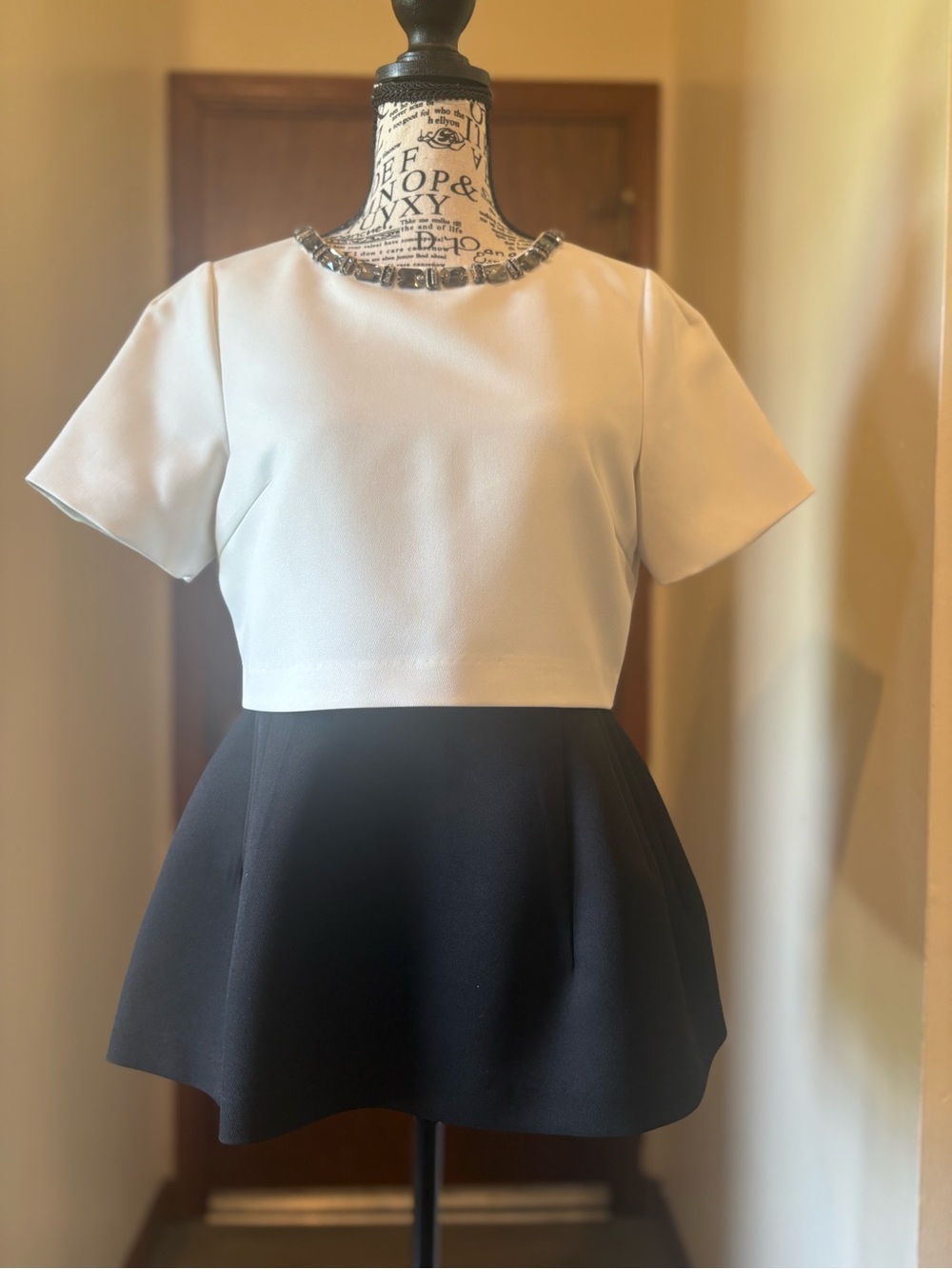 Gracia Two-Tone Short Sleeve Blouse- White and Black